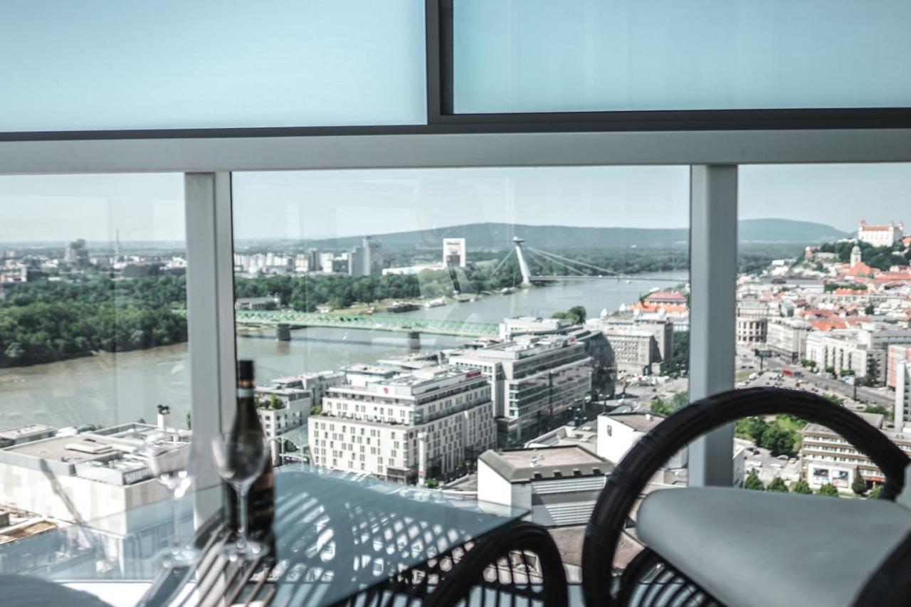 Voir Apartment บราติสลาวา ภายนอก รูปภาพ