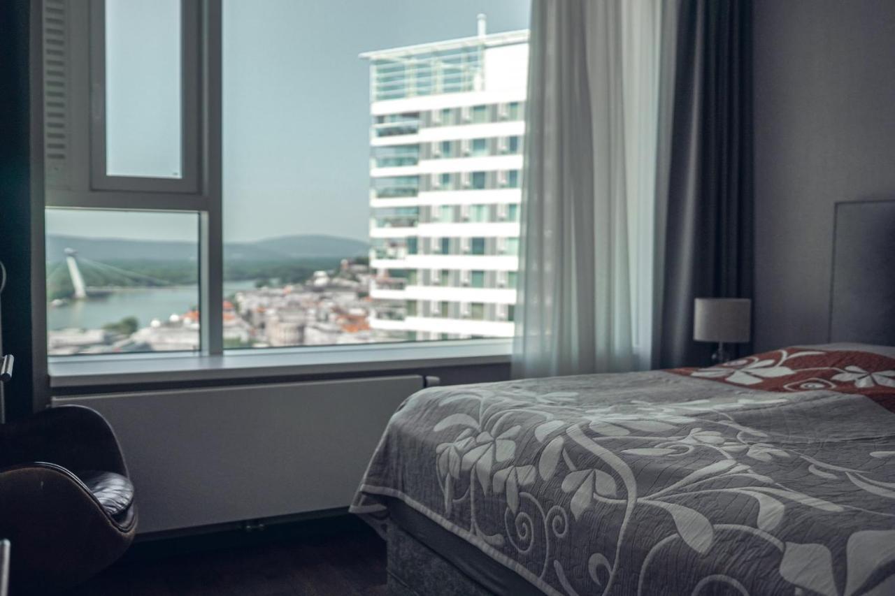 Voir Apartment บราติสลาวา ภายนอก รูปภาพ
